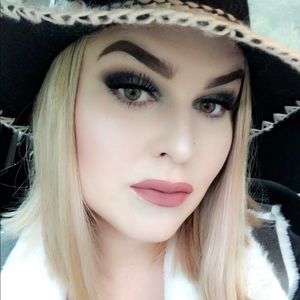 Meet your Posher, Macie